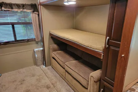 Hideaway RV rentals fur baby friendly Keystone outback 323bh