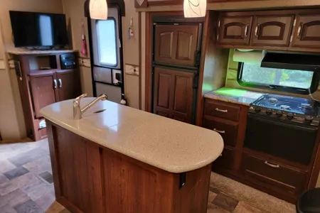 Hideaway RV rentals fur baby friendly Keystone outback 323bh