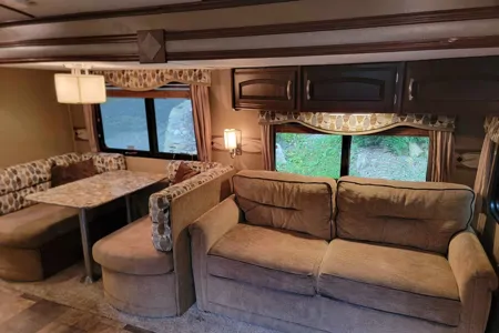 Hideaway RV rentals fur baby friendly Keystone outback 323bh