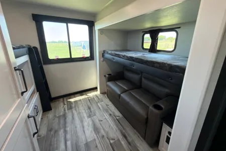 “The Yeehaw Basecamp" | 39-Ft Bunkhouse Sleeper | We Deliver & Set Up Everything!