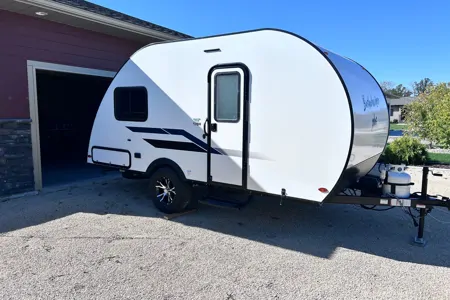 Bushwacker plus Braxton creek Travel Trailer