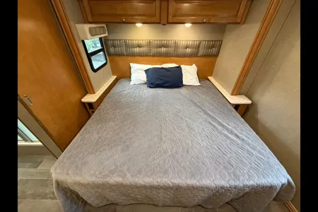 Winnebago Sunstar King Bed