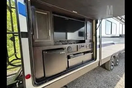 Chad & Leanne's Venture 327vik Travel Trailer