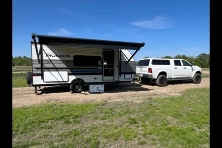Adventure-Ready 2022 Pioneer Trail Blazer – Comfort Meets the Open Road