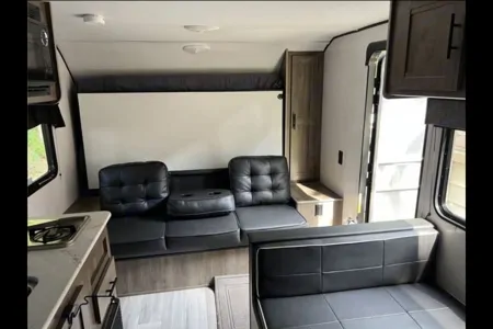 Adventure-Ready 2022 Pioneer Trail Blazer – Comfort Meets the Open Road