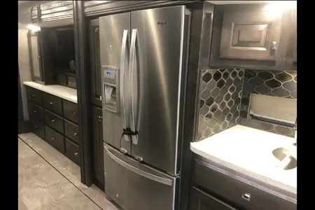 2020 AMERICAN COACH REVOLUTION Class A