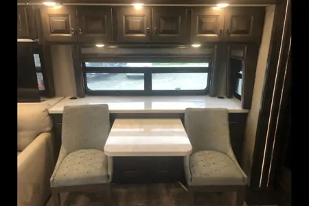 2020 AMERICAN COACH REVOLUTION Class A