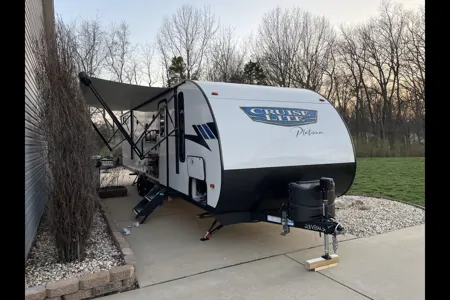 Sleeps 10! Private Bunk House and Bedroom! Travel in style!