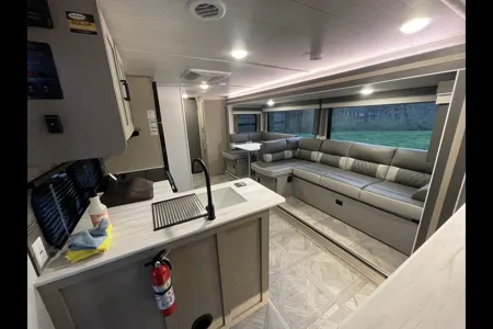 Sleeps 10! Private Bunk House and Bedroom! Travel in style!