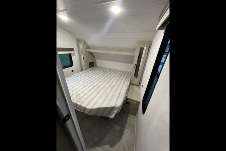 Sleeps 10! Private Bunk House and Bedroom! Travel in style!