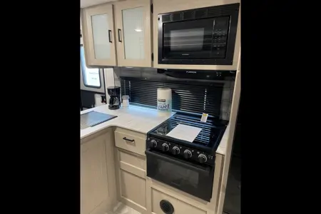 Sleeps 10! Private Bunk House and Bedroom! Travel in style!