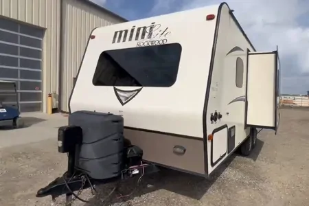 Darren's Forest River Rockwood Mini Lite 2109S