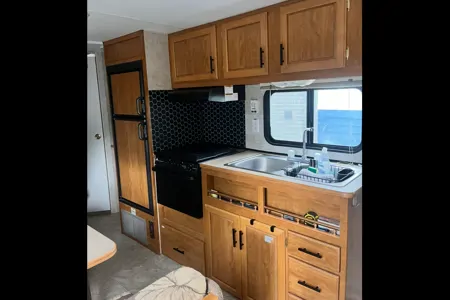 Britt and Brett’s Fleetwood Mallard Travel Trailer