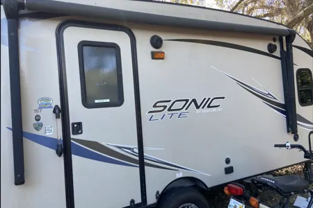 Thomas's Venture Sonic Travel Trailer