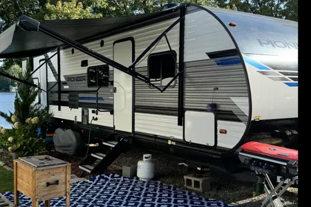 Linda’s 2022 travel trailer with bunkhouse & outdoor kitchen