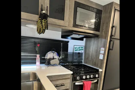 Linda’s 2022 travel trailer with bunkhouse & outdoor kitchen