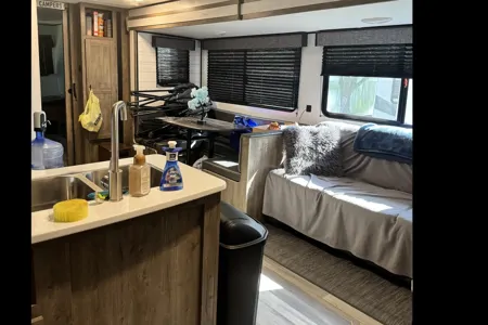 Linda’s 2022 travel trailer with bunkhouse & outdoor kitchen