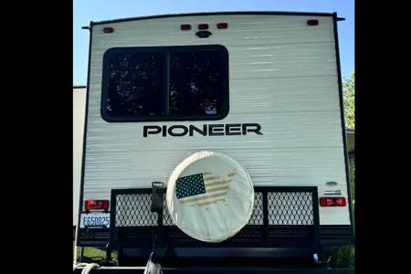 Linda’s 2022 travel trailer with bunkhouse & outdoor kitchen