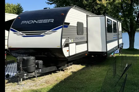 Linda’s 2022 travel trailer with bunkhouse & outdoor kitchen