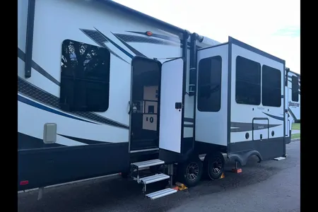 Derek's Grand Design Momentum 350M Toy Hauler