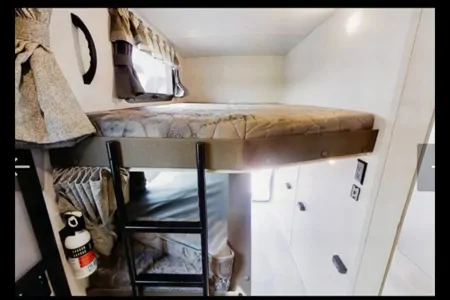 Emmanuel's Flagstaff 27BHWS Travel Trailer