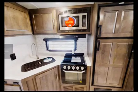 Emmanuel's Flagstaff 27BHWS Travel Trailer