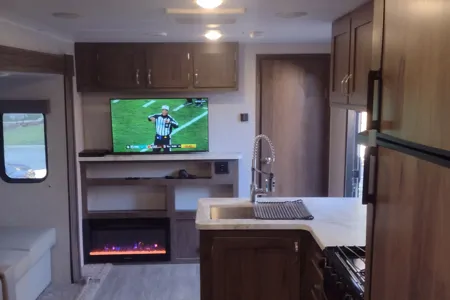 Silver Lake 1 w/Bunks: Delivery Available ($85):No Prep Fee: Equipped