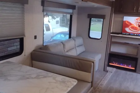 Silver Lake 1 w/Bunks: Delivery Available ($85):No Prep Fee: Equipped