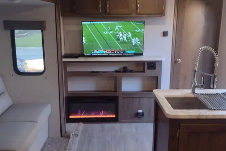 Silver Lake 1 w/Bunks: Delivery Available ($85):No Prep Fee: Equipped