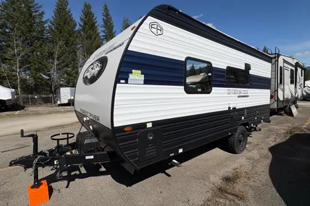 Cozy Forest River 16FQW – Easy Tow & Fully Equipped