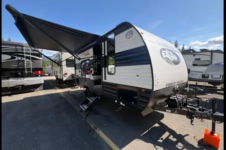 Cozy Forest River 16FQW – Easy Tow & Fully Equipped