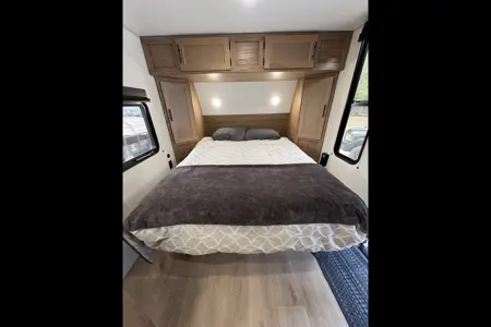 Cozy Forest River 16FQW – Easy Tow & Fully Equipped