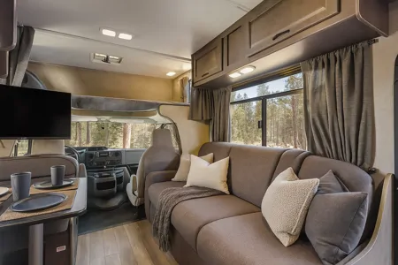 (#6) 30’ Adventure RV– Sleeps 8|Generator|Festival Freindly