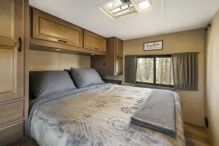 (#6) 30’ Adventure RV– Sleeps 8|Generator|Festival Freindly
