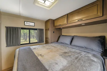 (#6) 30’ Adventure RV– Sleeps 8|Generator|Festival Freindly