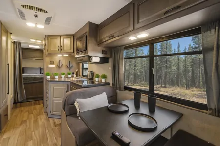 (#6) 30’ Adventure RV– Sleeps 8|Generator|Festival Freindly