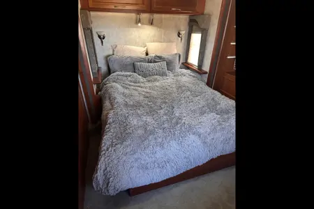 Newly Remodeled 2005 Fleetwood Pace Arrow 37 feet