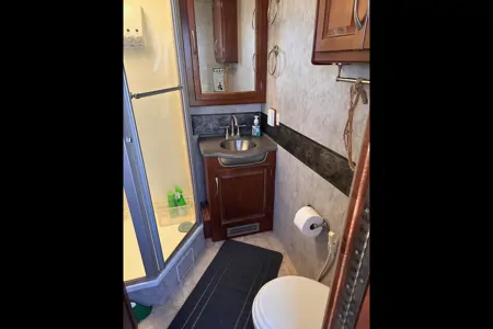 Newly Remodeled 2005 Fleetwood Pace Arrow 37 feet