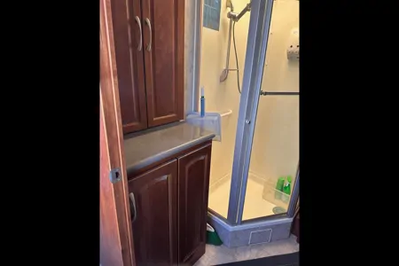 Newly Remodeled 2005 Fleetwood Pace Arrow 37 feet