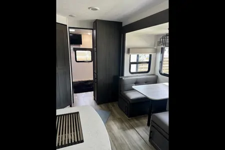 Venture Sporttrek Touring Edition Travel Trailer