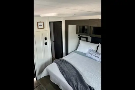 Venture Sporttrek Touring Edition Travel Trailer