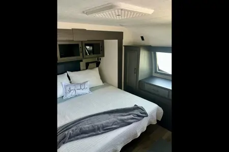 Venture Sporttrek Touring Edition Travel Trailer