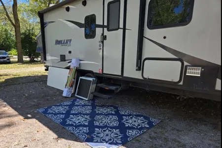 Samantha's 2190ex Hybrid - Family and Pet Friendly!