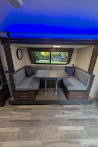 Forest River Grey Wolf 23DBH