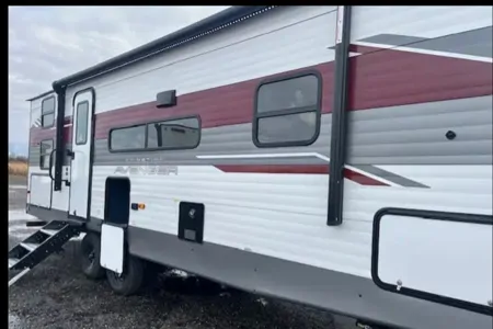 Tatiana's Avenger 25MKB Travel Trailer