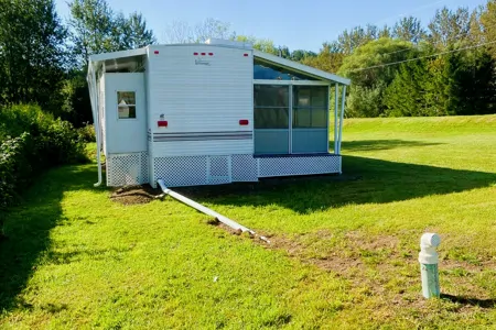 Louis Emile's RV Cottage Roulotte