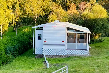 Louis Emile's RV Cottage Roulotte