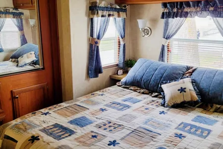 Louis Emile's RV Cottage Roulotte