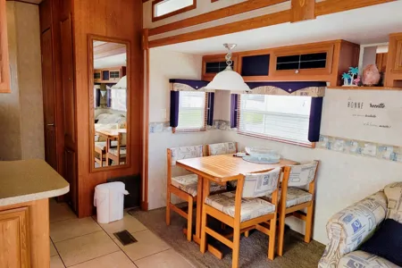Louis Emile's RV Cottage Roulotte