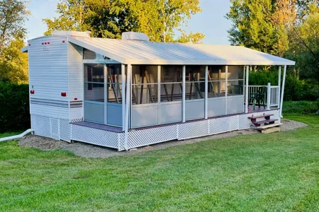 Louis Emile's RV Cottage Roulotte